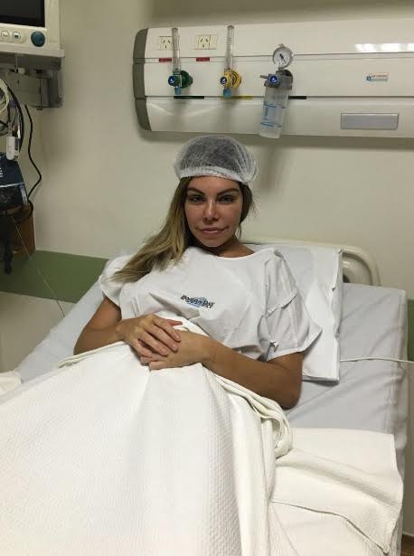 Olha ela! Liziane Gutierrez faz cirurgia de virgindade