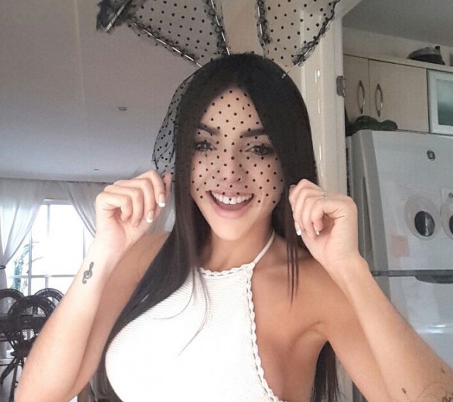 Apresentadora gamer Nyvi Estephan é capa da Playboy