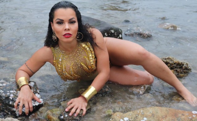 Inspirado no enredo, destaque da Sossego faz ensaio fotográfico em Niterói