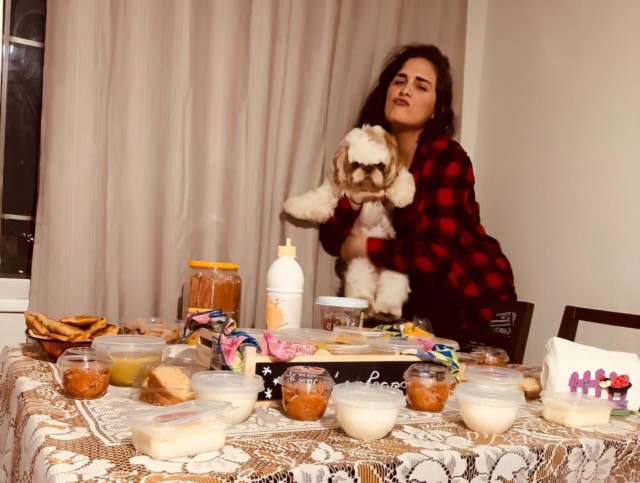Fãs da Priscilla Pugliese se reúnem com a atriz para “Festa Junina Online”