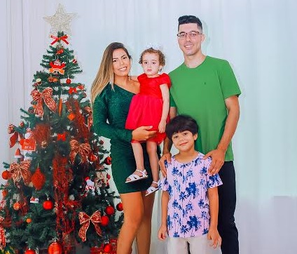 Dhaisa do Carmo da ‘Turma da Dhai’ faz ensaio de Natal em família