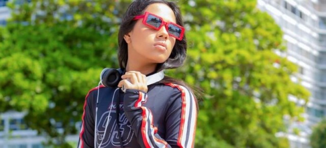 Influencer, Izabelly Mayer, fotografa para a coleção ‘Viagem Espacial – Inverno 2021’ da marca ‘Fruto’