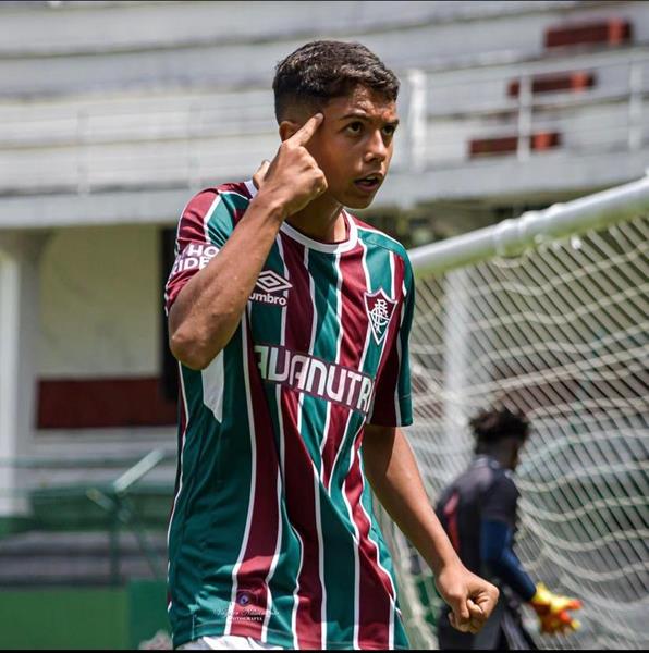 Atleta do Fluminense, Tiago Marques promove campanha para ajudar moradores de Petrópolis