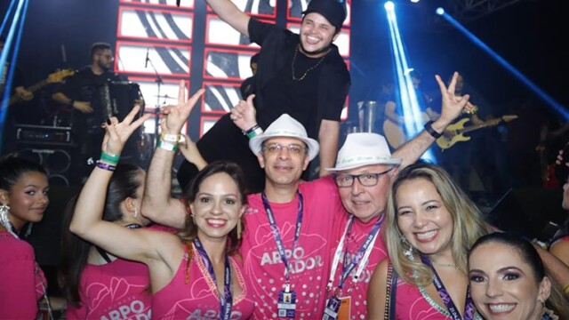 Show de Mateus & Kauan levam o ritmo sertanejo para Sapucaí