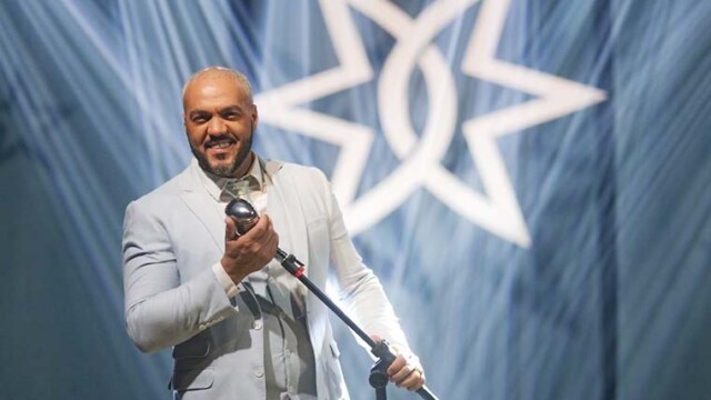 Belo homenageia Roupa Nova e regrava 3 grandes sucessos do grupo