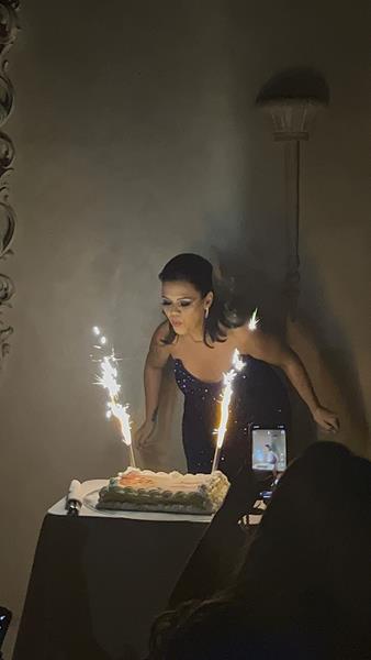 Cantora brasileira Luana Absoluta comemora em grande estilo seu aniversário na Itália