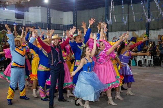 Musical Junina Band Show encanta público em apresentação na escola de samba Águia de Ouro