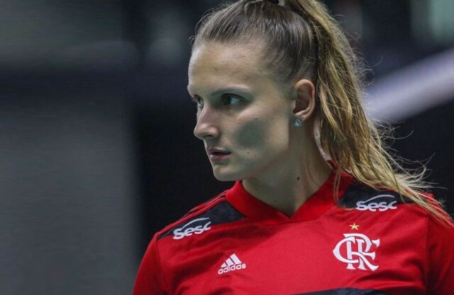 Central Valquíria Dullius está no grupo seleto de atletas da Seleção Brasileira