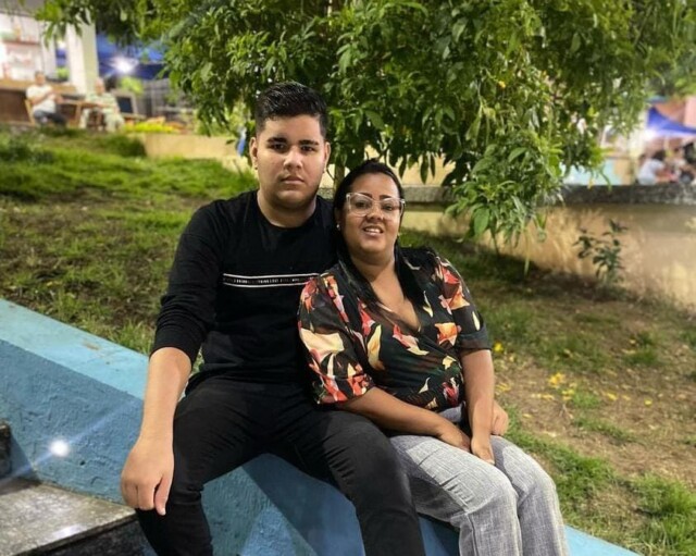 Cantor Odoguiinha comemora aniversário de sua mãe no Pernambuco