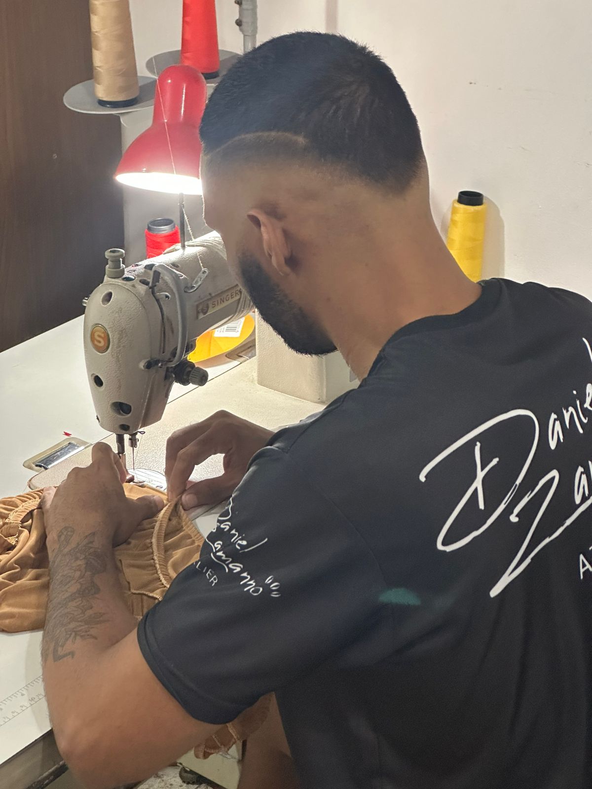 Estilista Daniel Zarmanno fecha 2024 com chave de ouro e já fala dos projetos de 2025