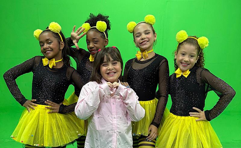 Sandy Mel lança seu primeiro videoclipe e ultrapassa 100 mil visualizações em menos de uma semana