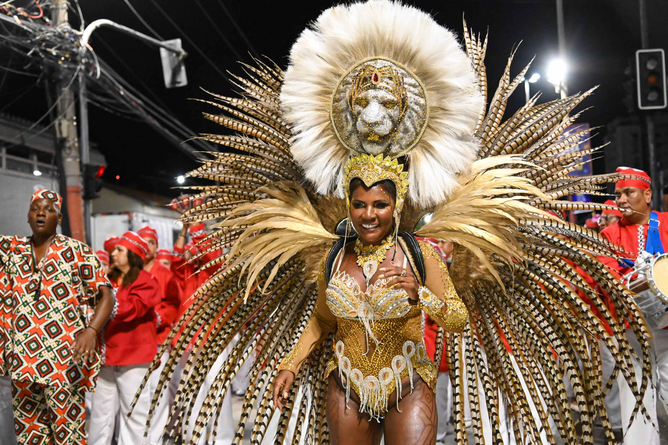 Índia Zurich se despede do posto de Rainha de Bateria do Leão de Nova Iguaçu